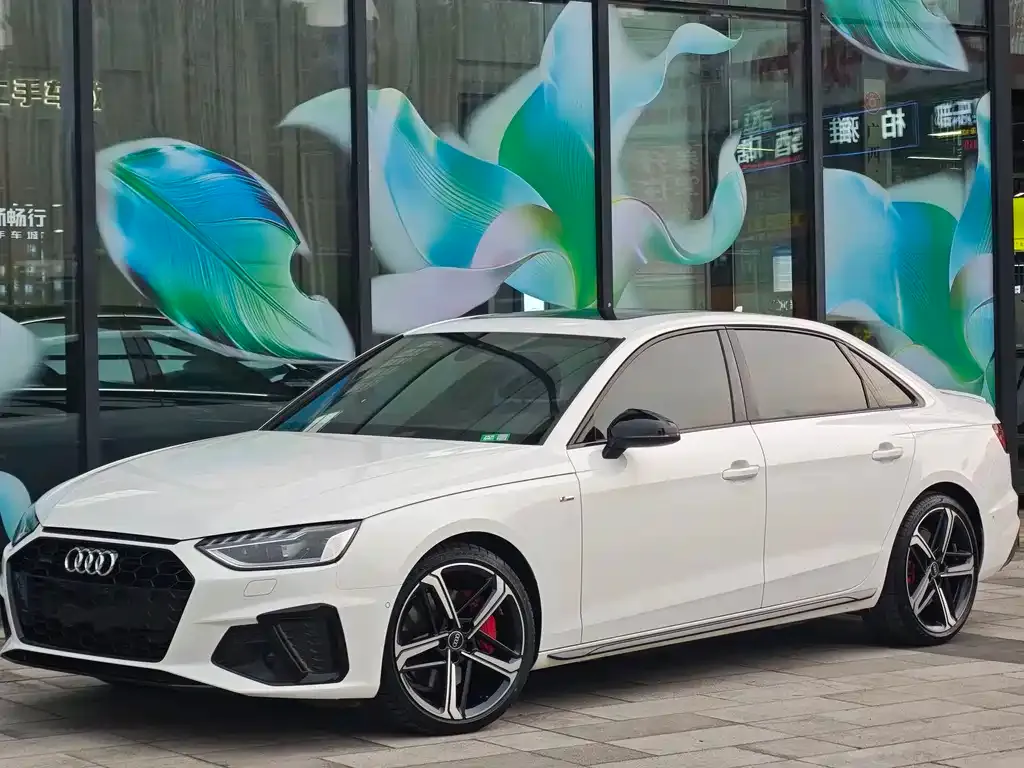 Audi A4L — фото 1