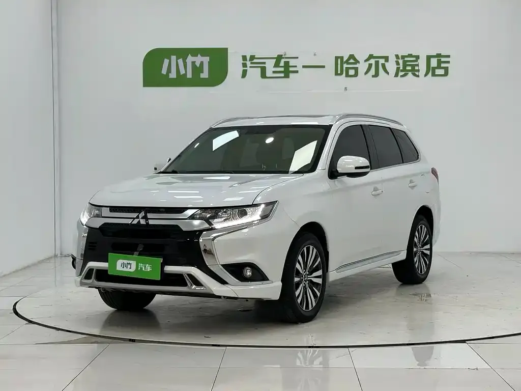 Mitsubishi Outlander — фото 1