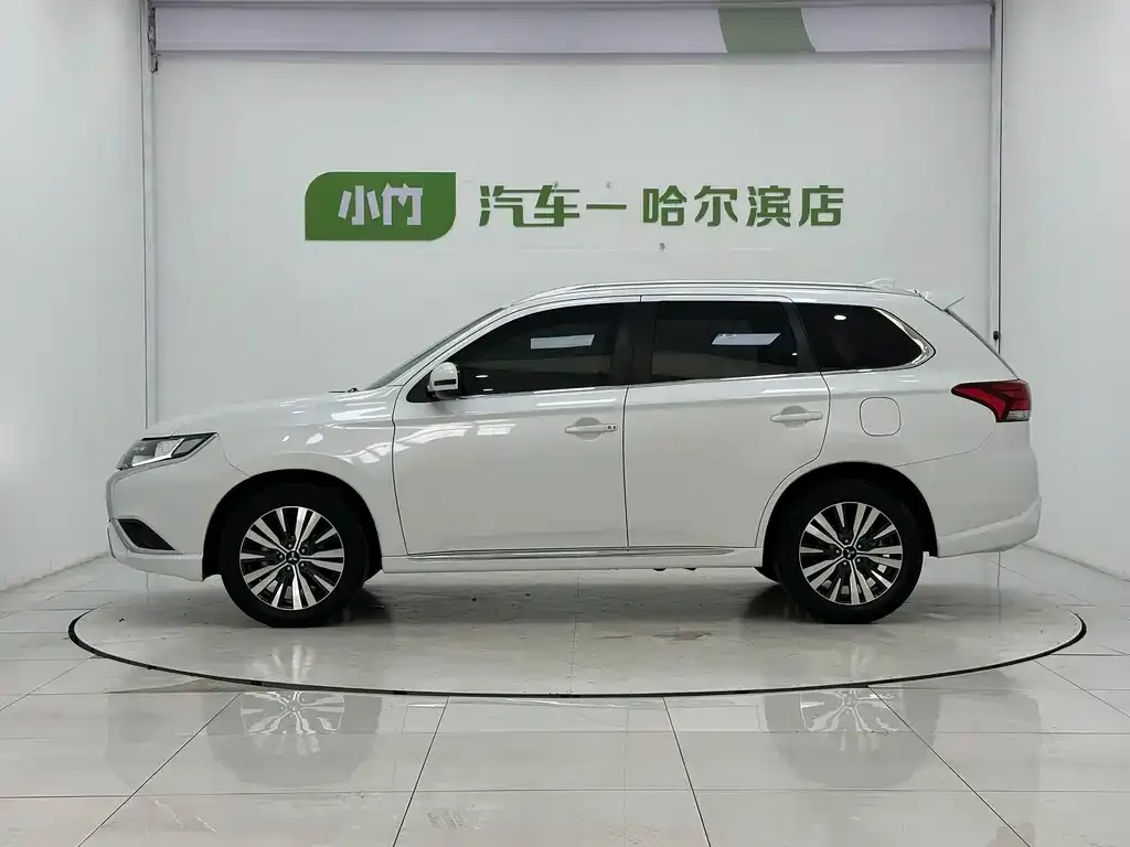 Mitsubishi Outlander — фото 7