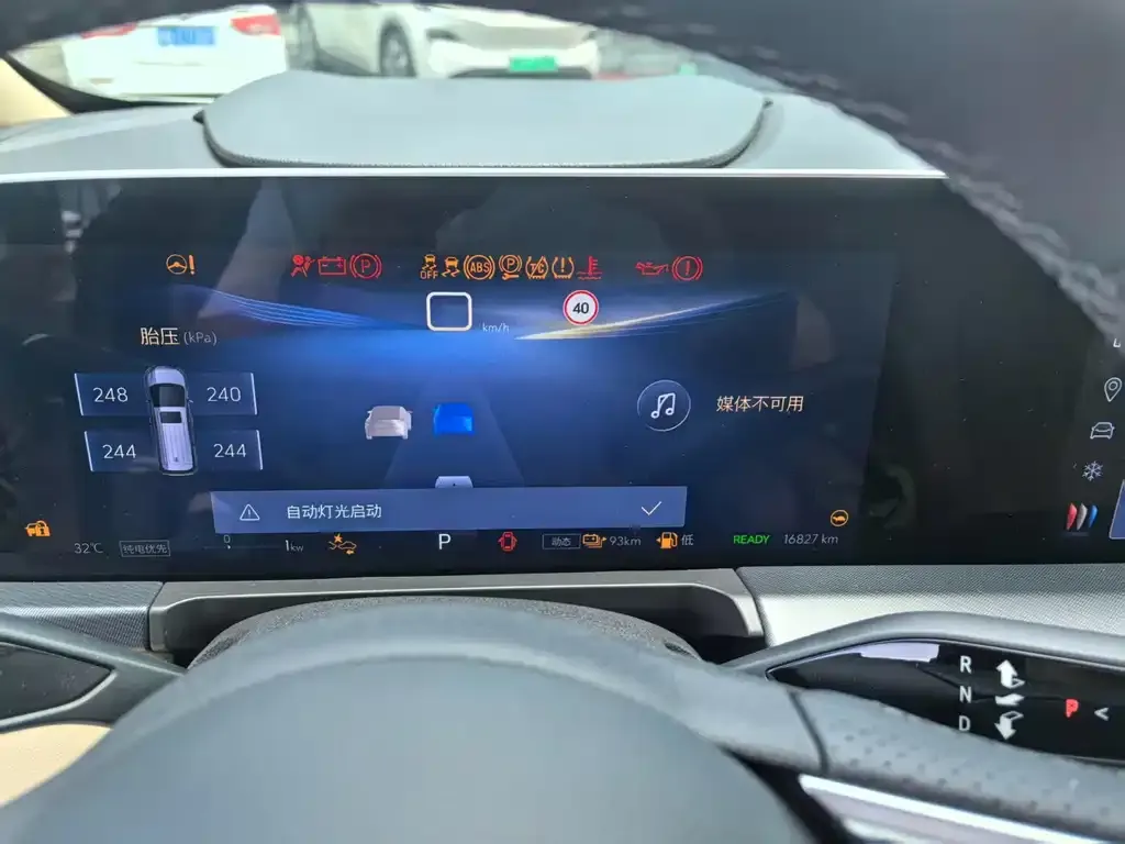 Buick GL8 Hybrid — фото 2
