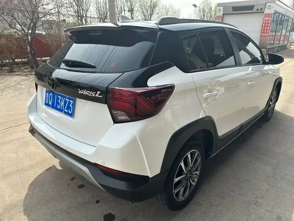 Toyota Yaris L — фото 8
