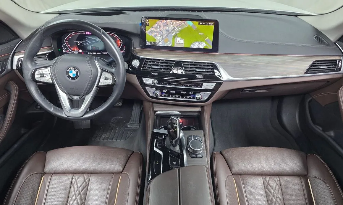 BMW 5-Series — фото 10