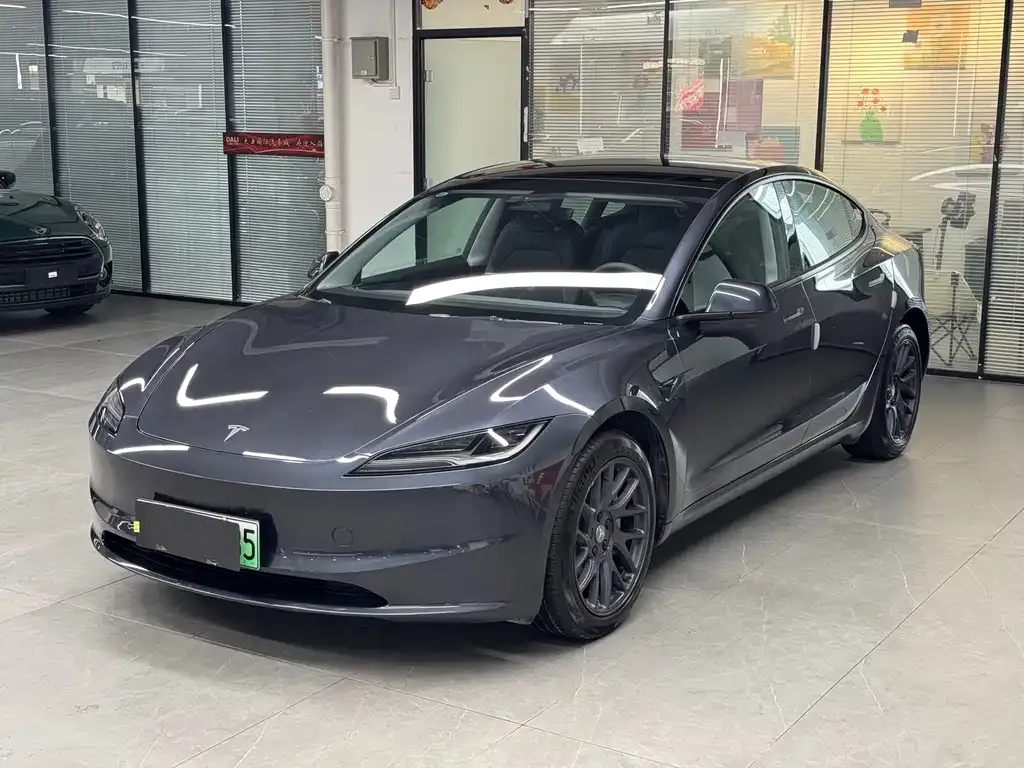 Tesla Model 3 — фото 1