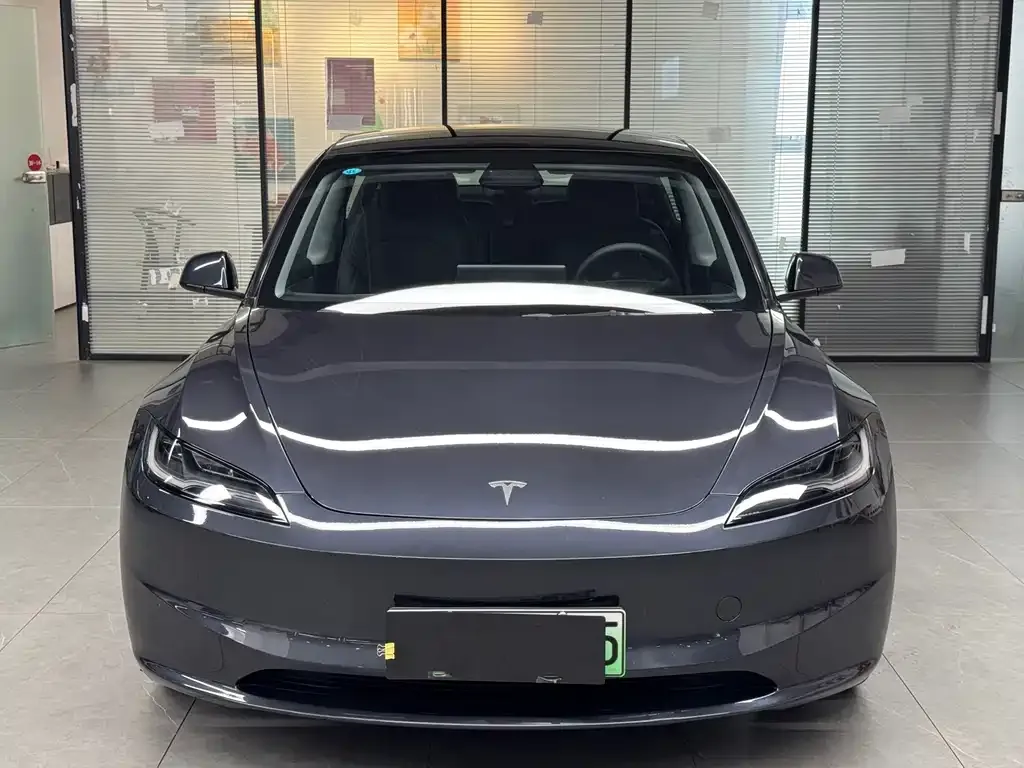 Tesla Model 3 — фото 10