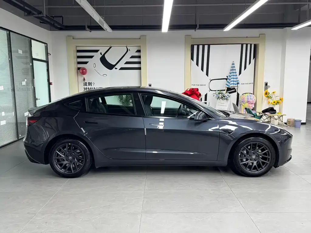 Tesla Model 3 — фото 6