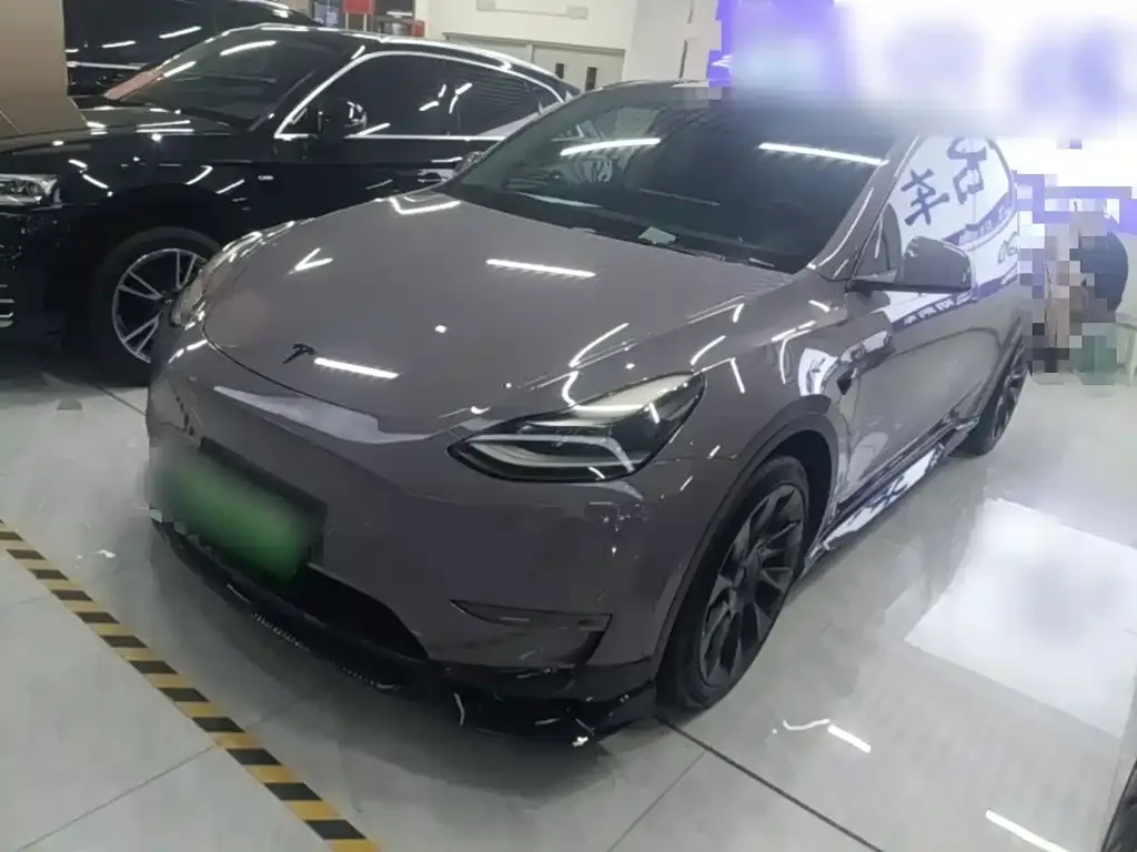 Tesla Model Y — фото 1
