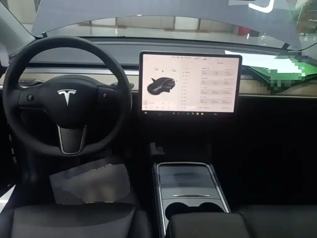 Tesla Model Y — фото 2