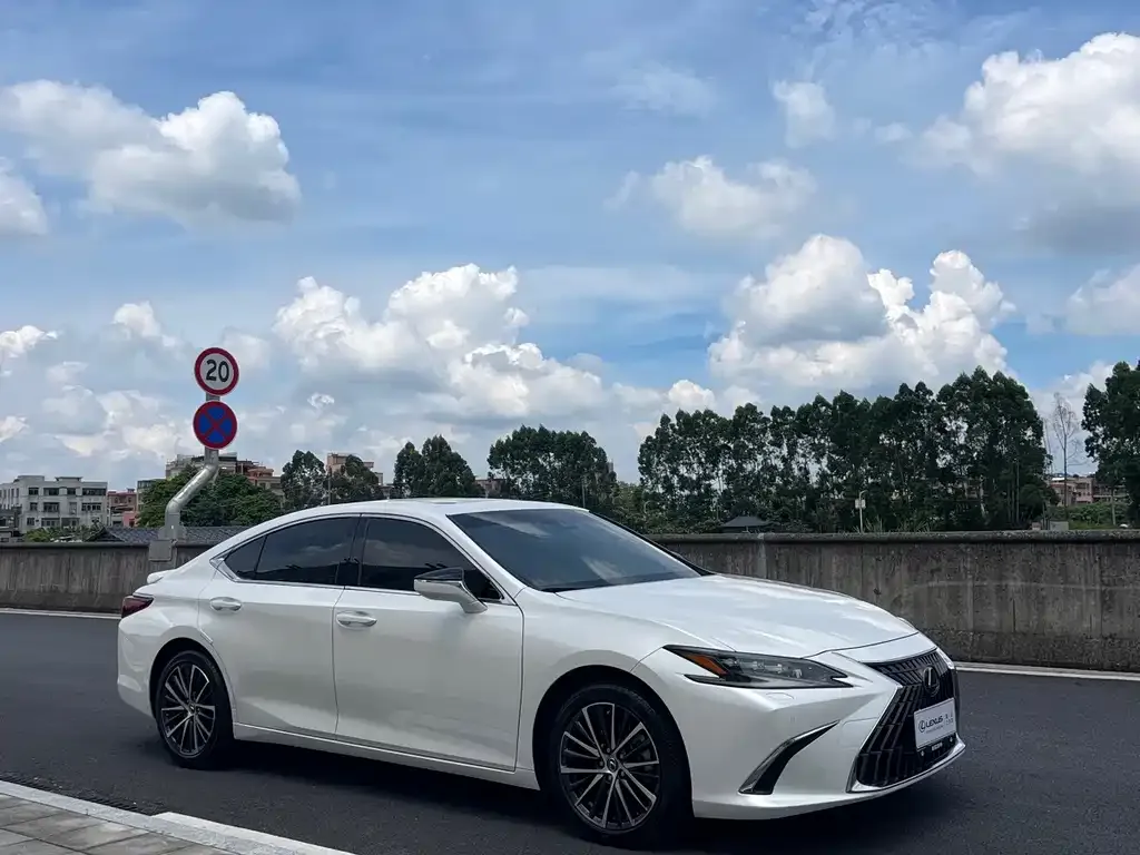Lexus ES — фото 5