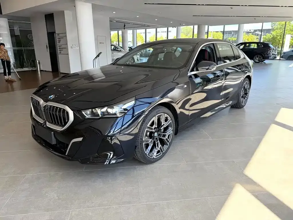 BMW 5 Series — фото 1