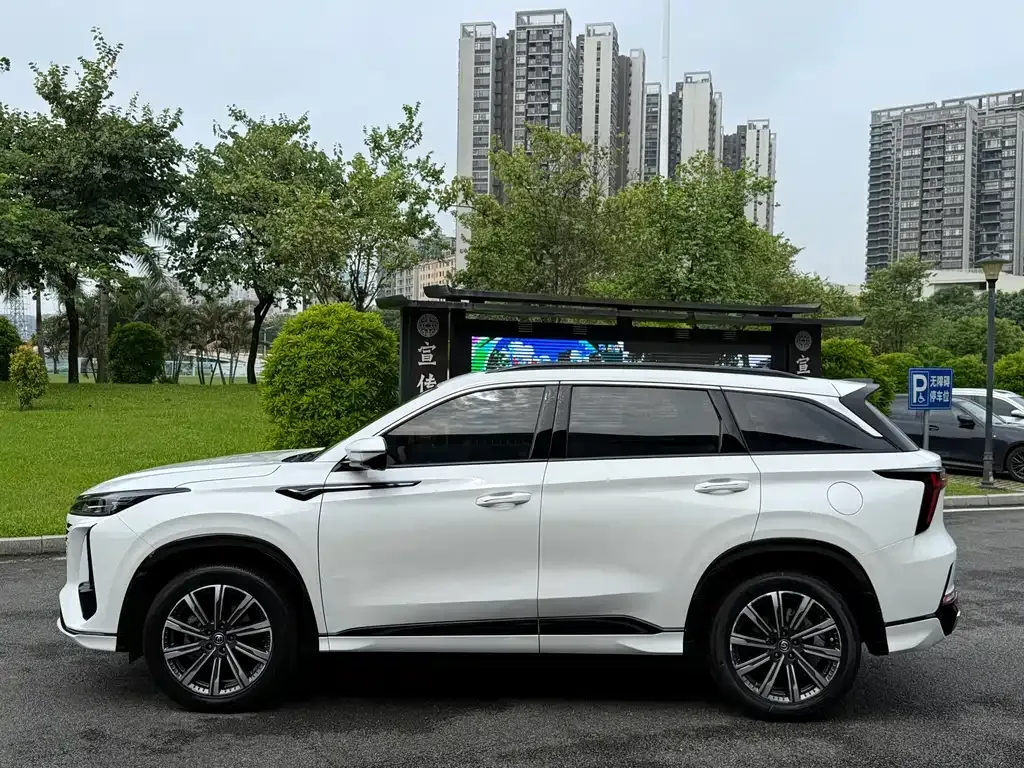 Changan CS75PLUS — фото 3
