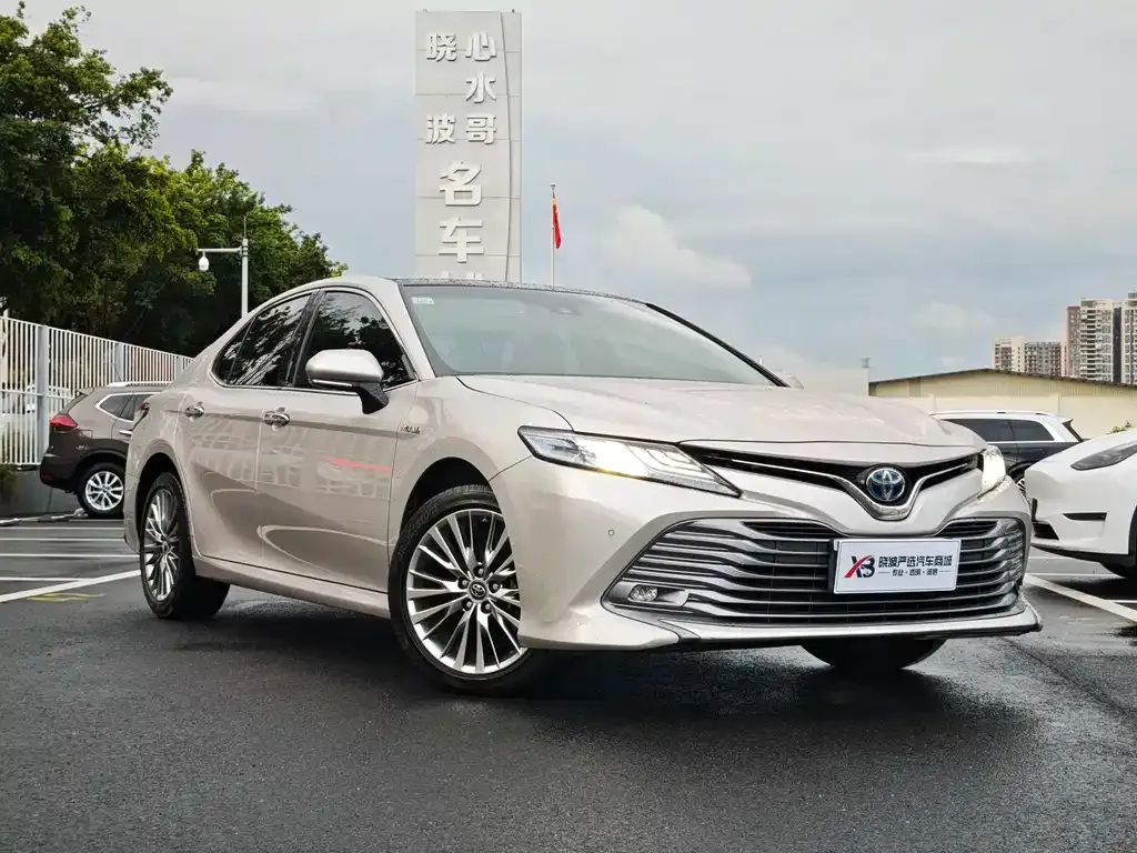 Toyota Camry — фото 7