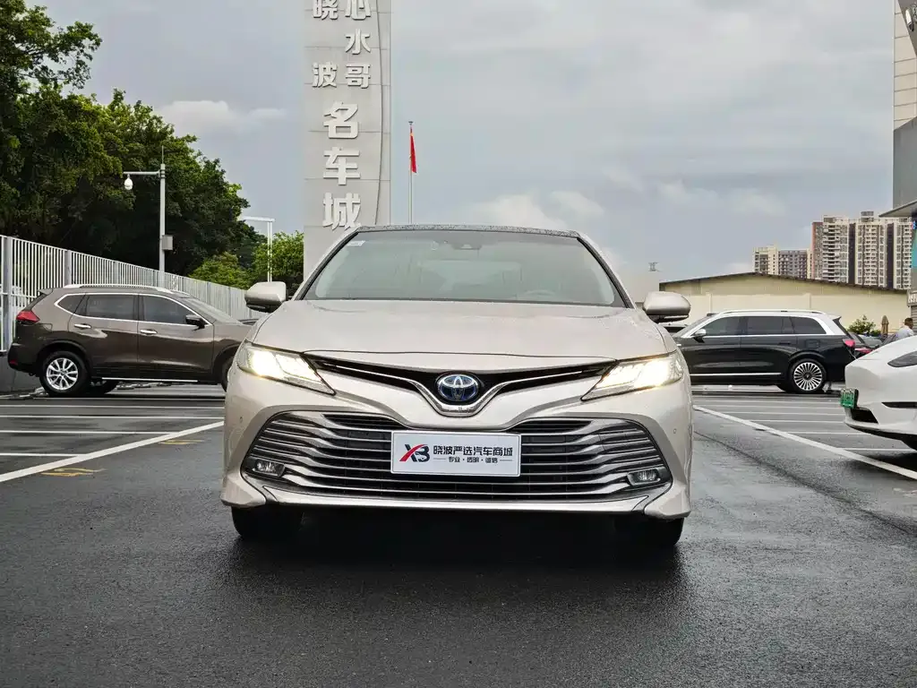 Toyota Camry — фото 8