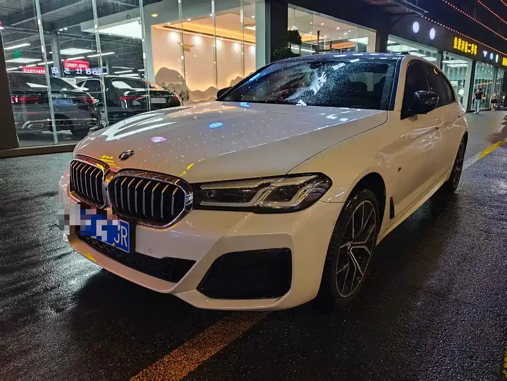 BMW 5 Series — фото 1