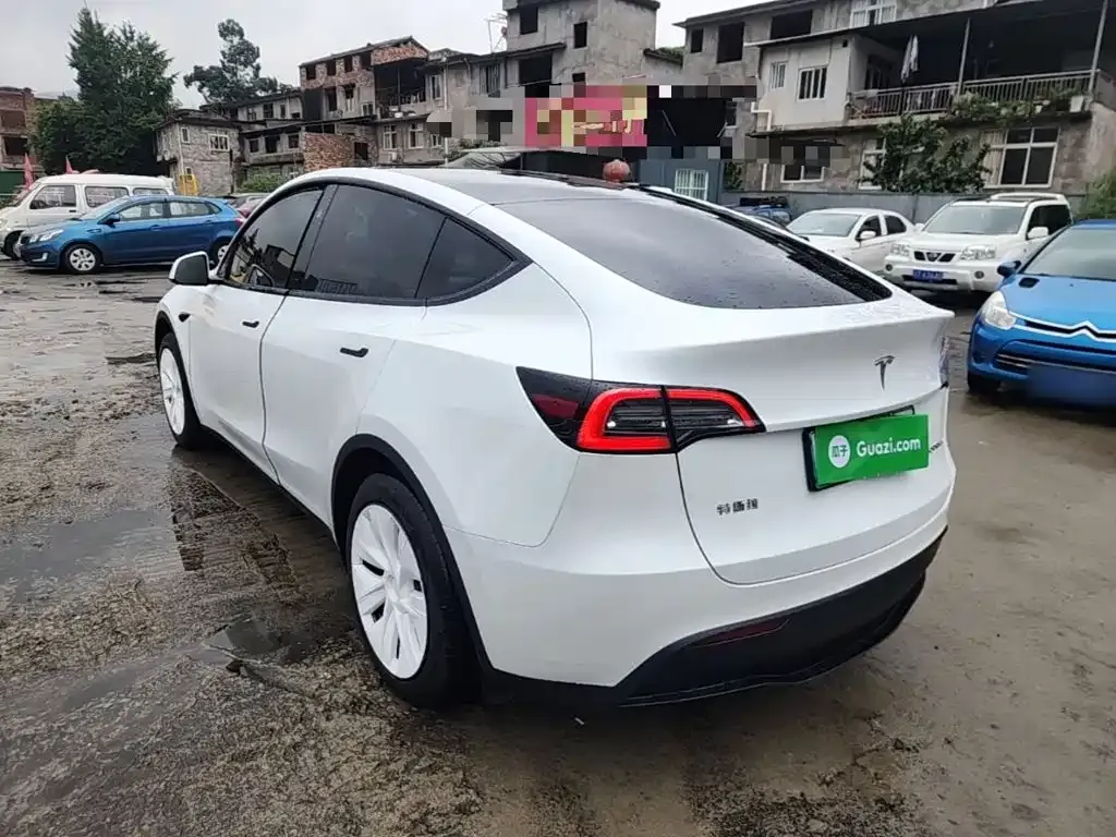 Tesla Model Y — фото 9