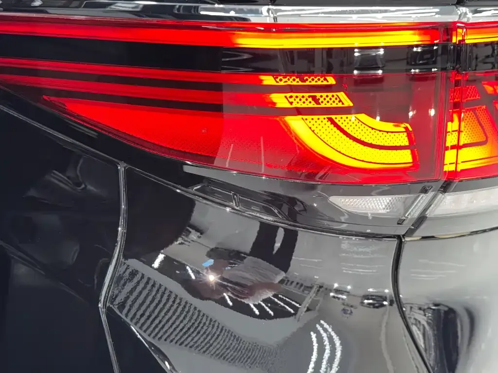Toyota Vellfire — фото 10