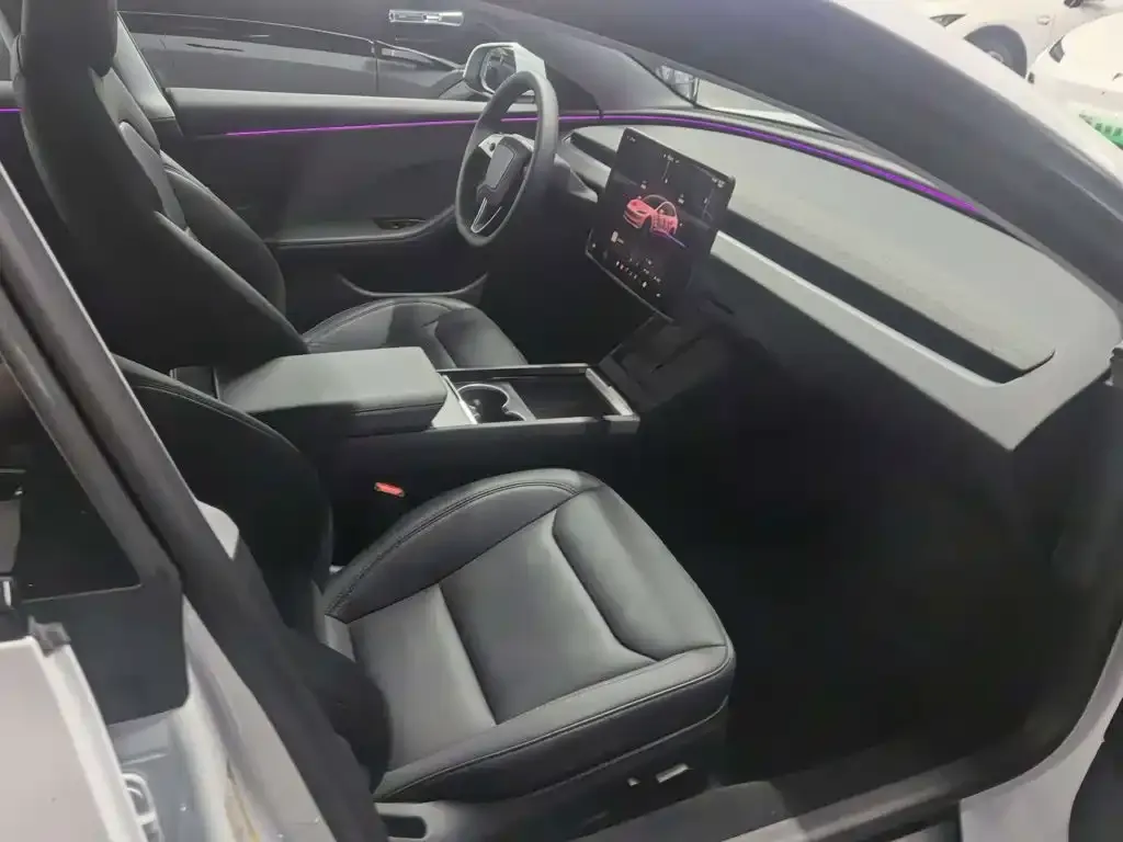 Tesla Model 3 — фото 1