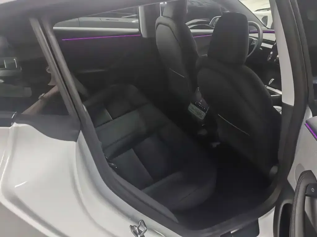 Tesla Model 3 — фото 4