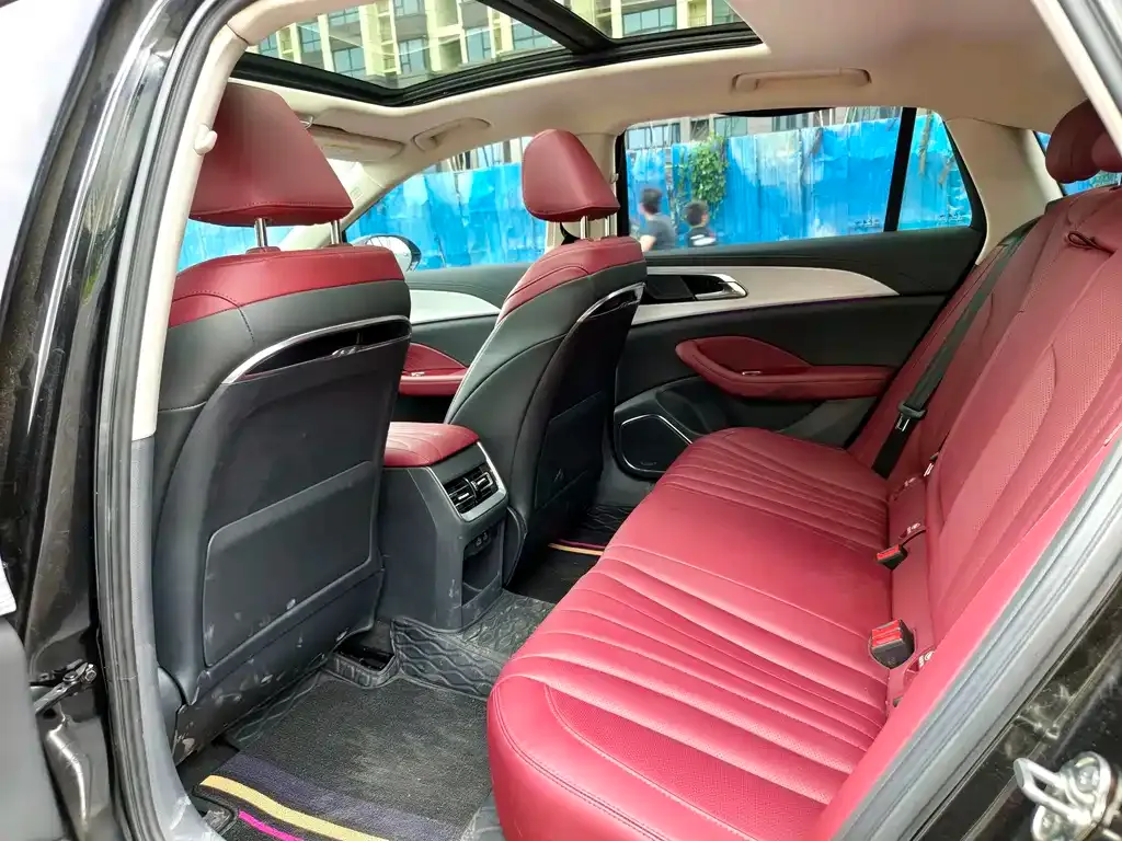 Hongqi H5 — фото 2
