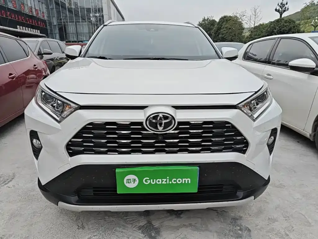 Toyota RAV4 — фото 10