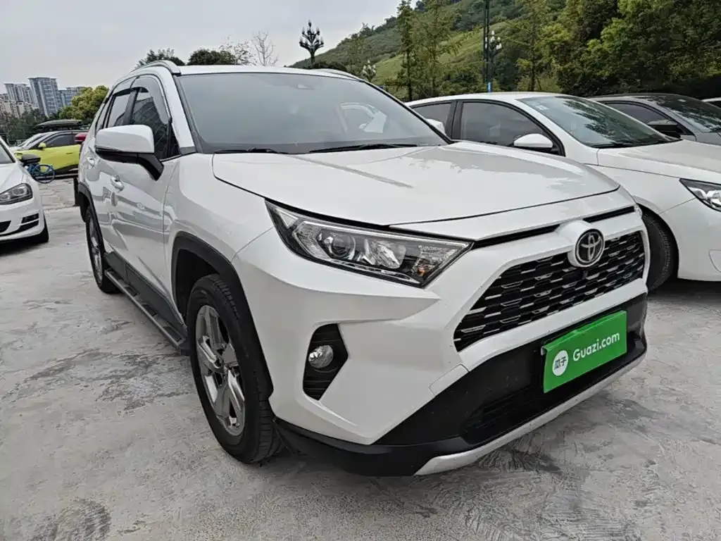 Toyota RAV4 — фото 6