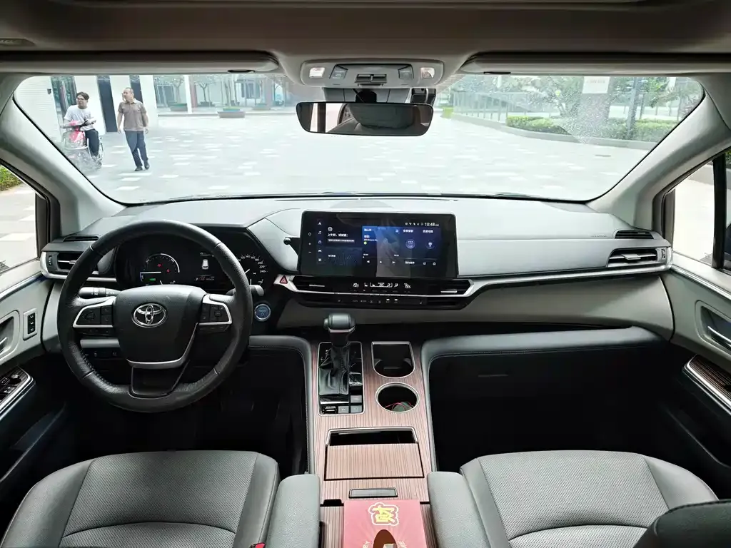 Toyota Granvia — фото 10
