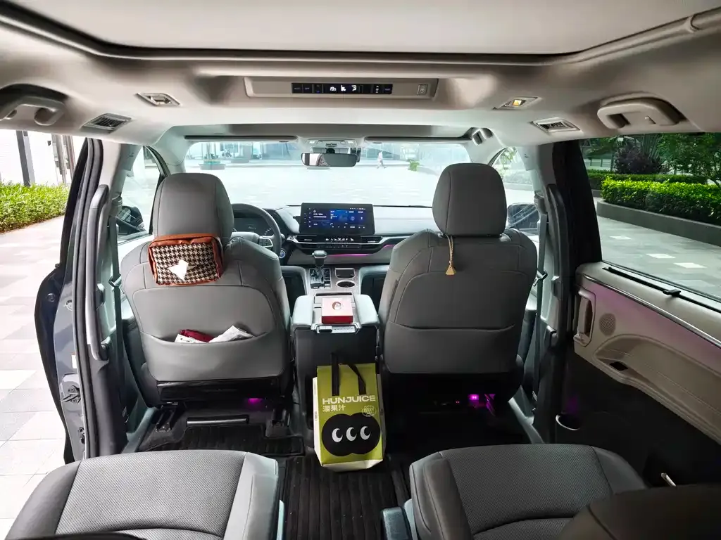 Toyota Granvia — фото 3