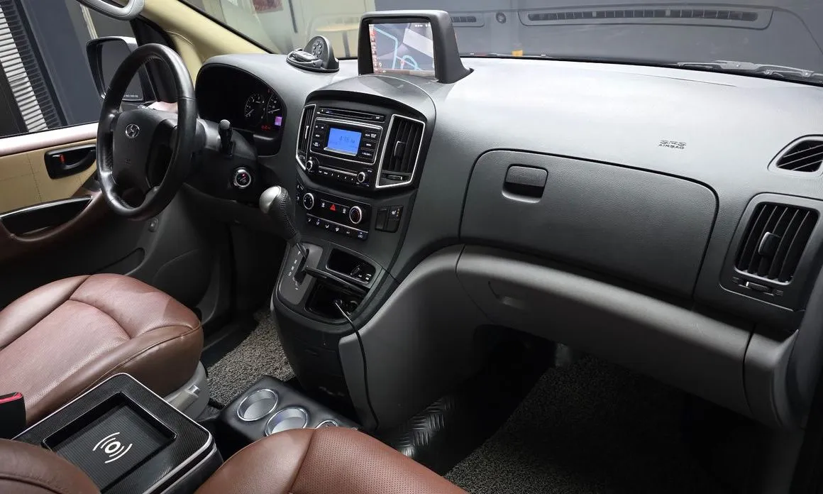 Hyundai Starex — фото 10