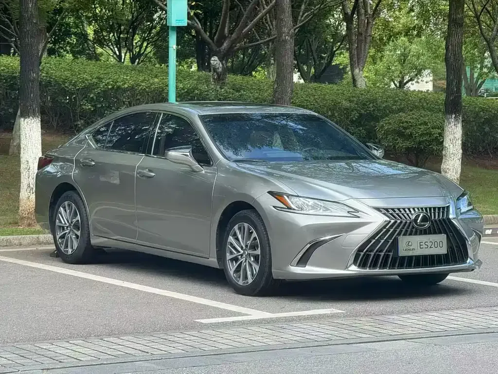Lexus ES — фото 1