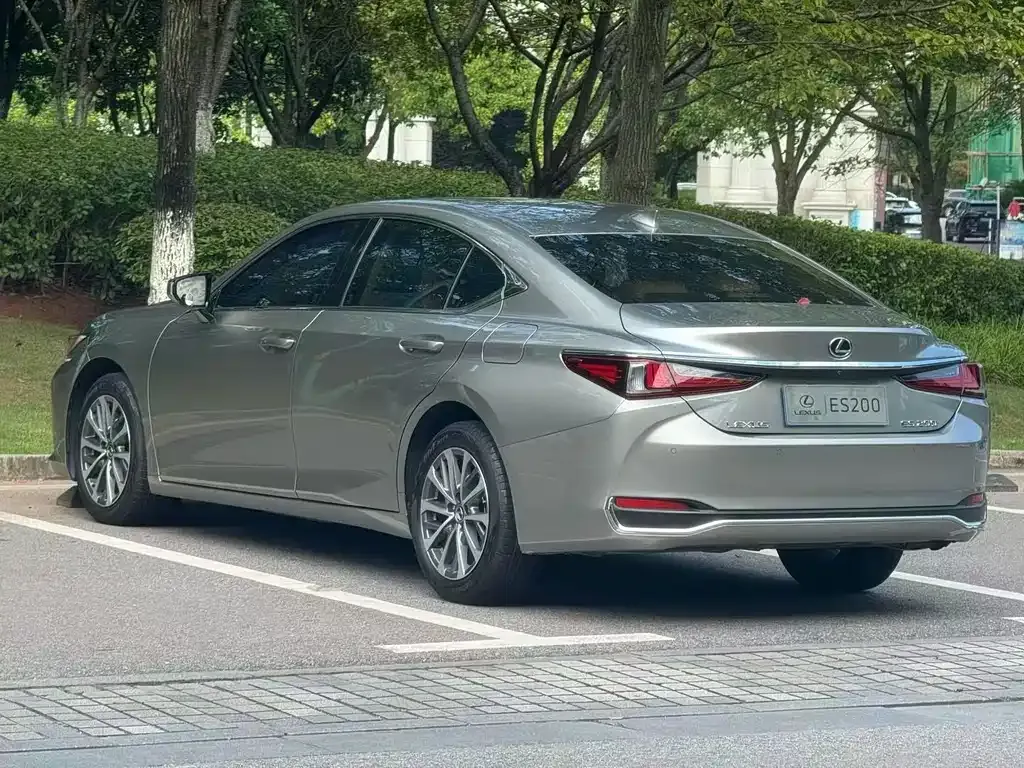 Lexus ES — фото 6
