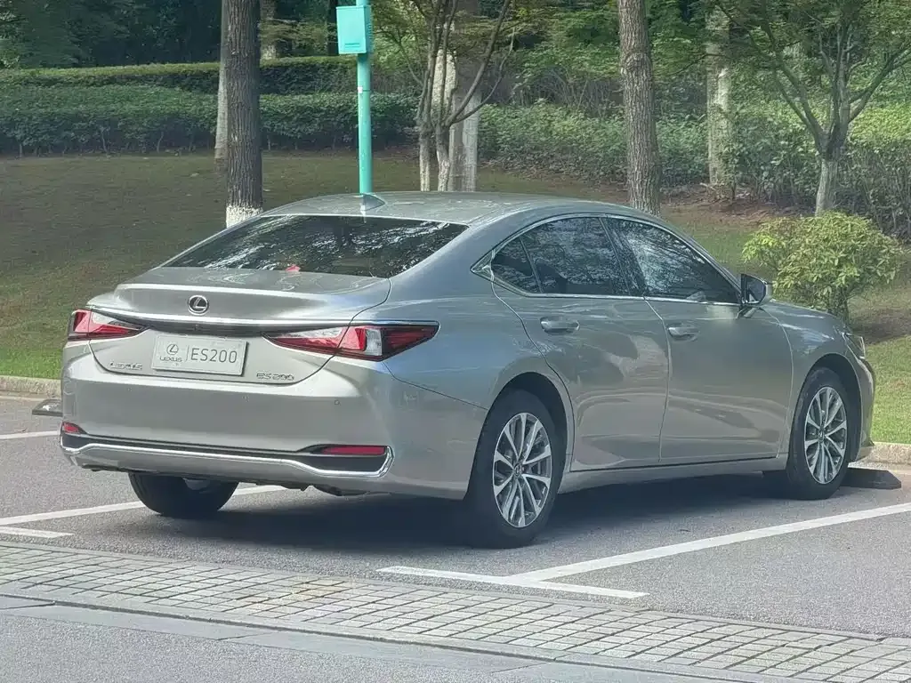 Lexus ES — фото 9