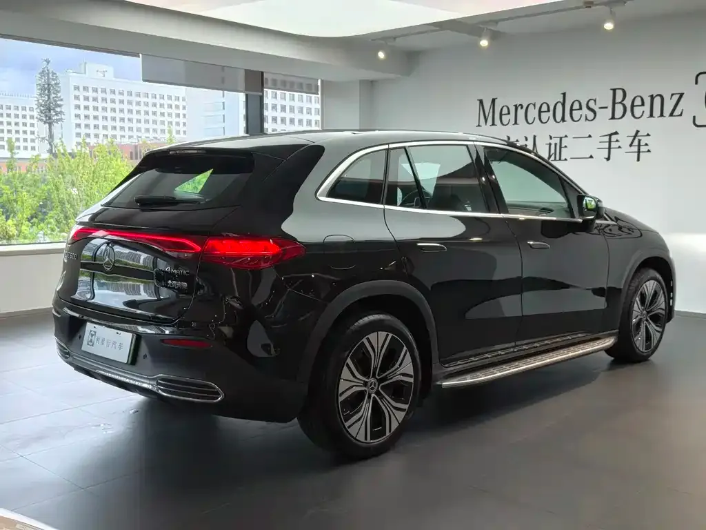 Mercedes-Benz EQE SUV — фото 9