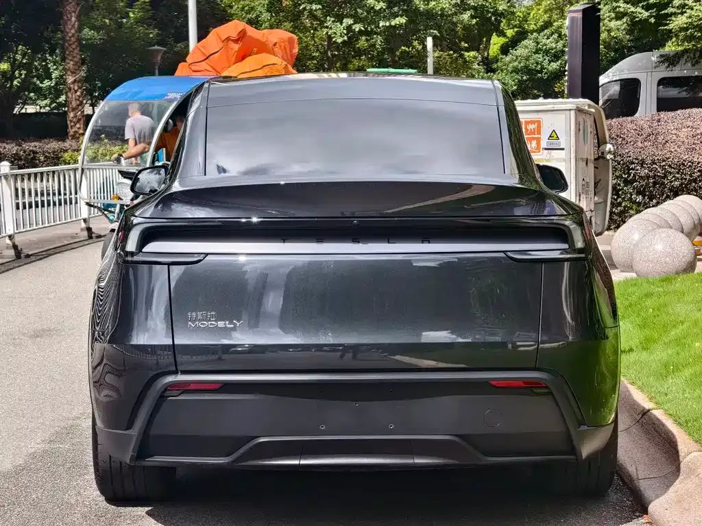 Tesla Model Y — фото 7