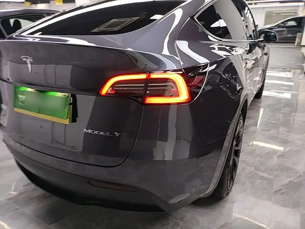 Tesla Model Y — фото 4