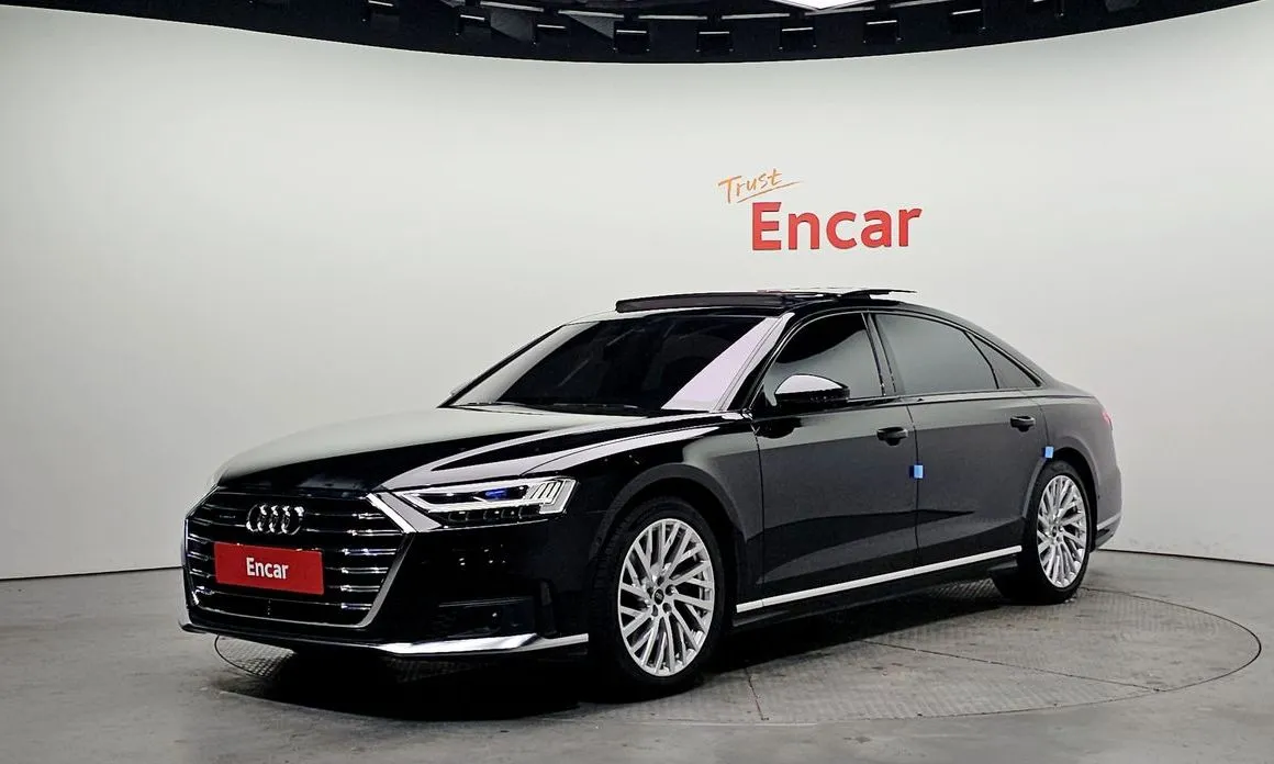 Audi A8 — фото 1