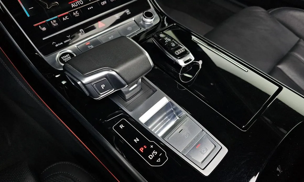 Audi A8 — фото 6