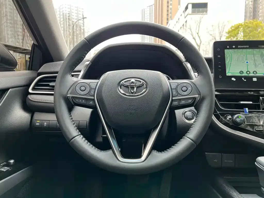 Toyota Camry — фото 7