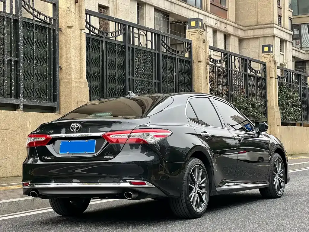 Toyota Camry — фото 9