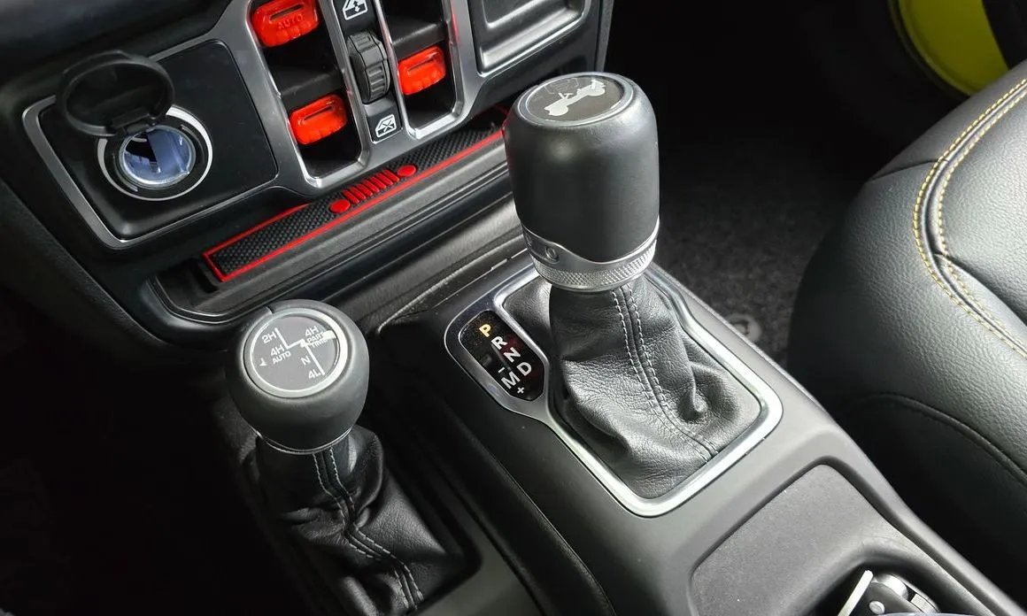Jeep Wrangler — фото 10