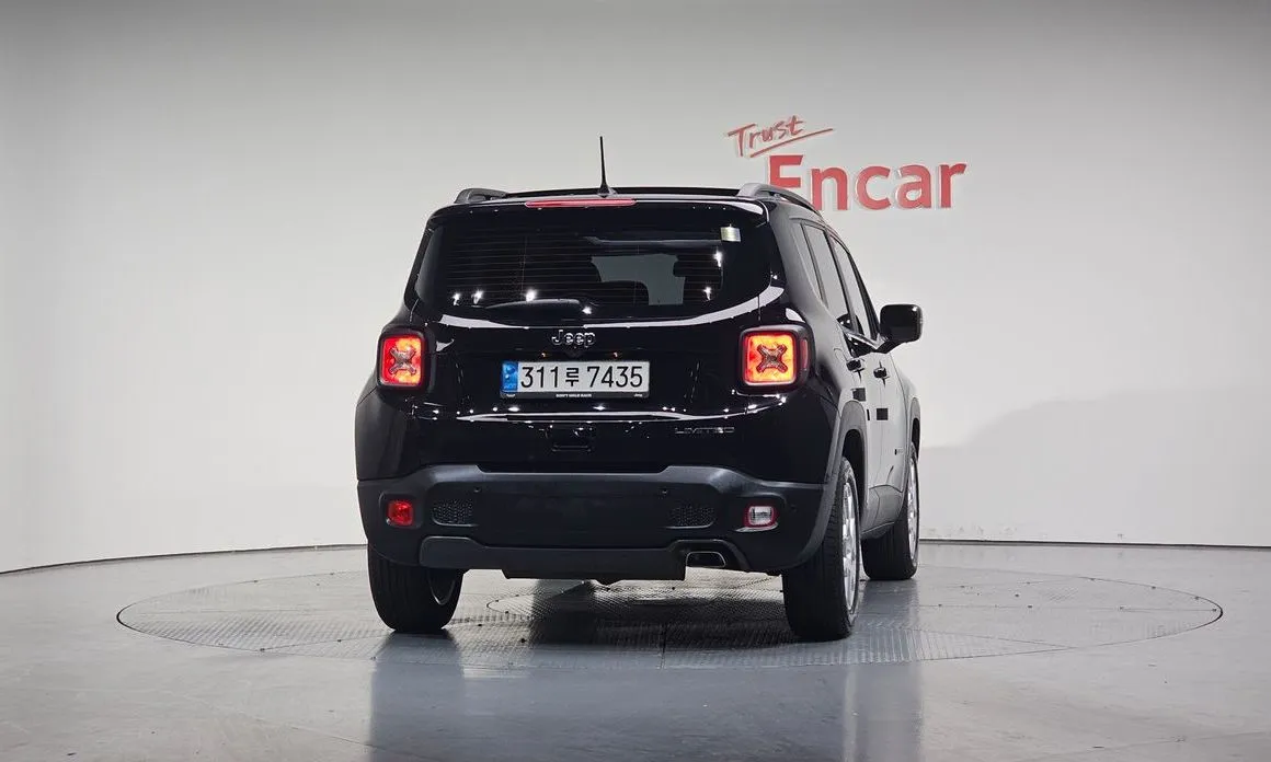 Jeep Renegade — фото 3