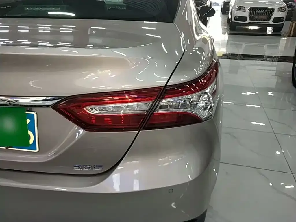 Toyota Camry — фото 6