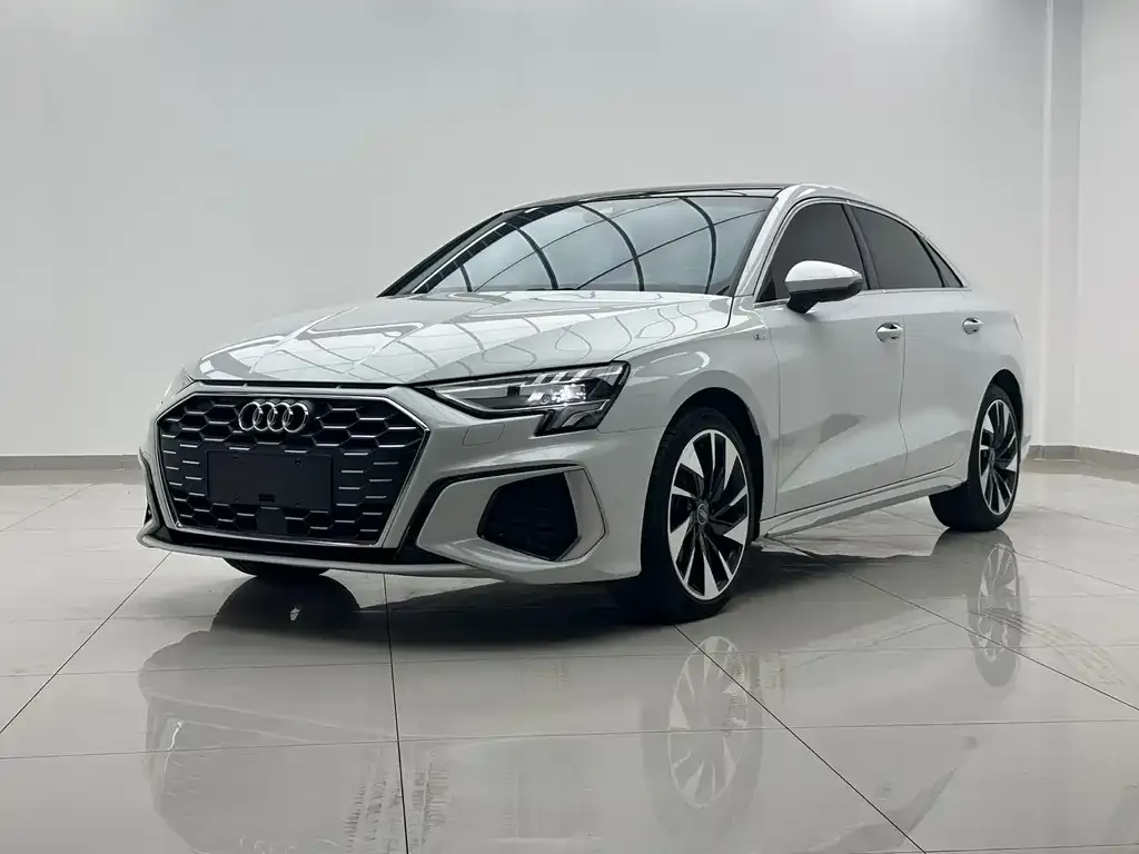 Audi A3 — фото 1