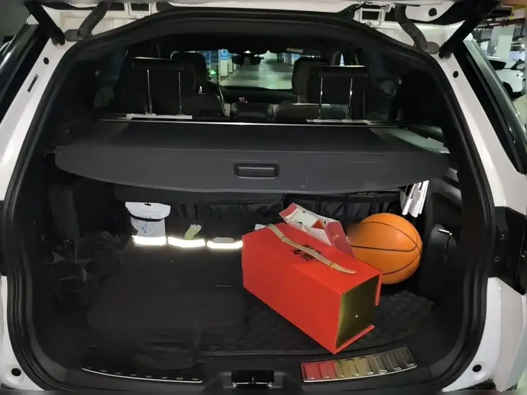 Land Rover Discovery Sport Hybrid — фото 8