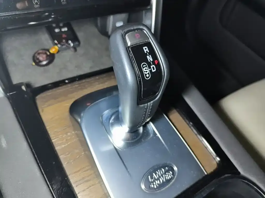 Land Rover Discovery Sport Hybrid — фото 10