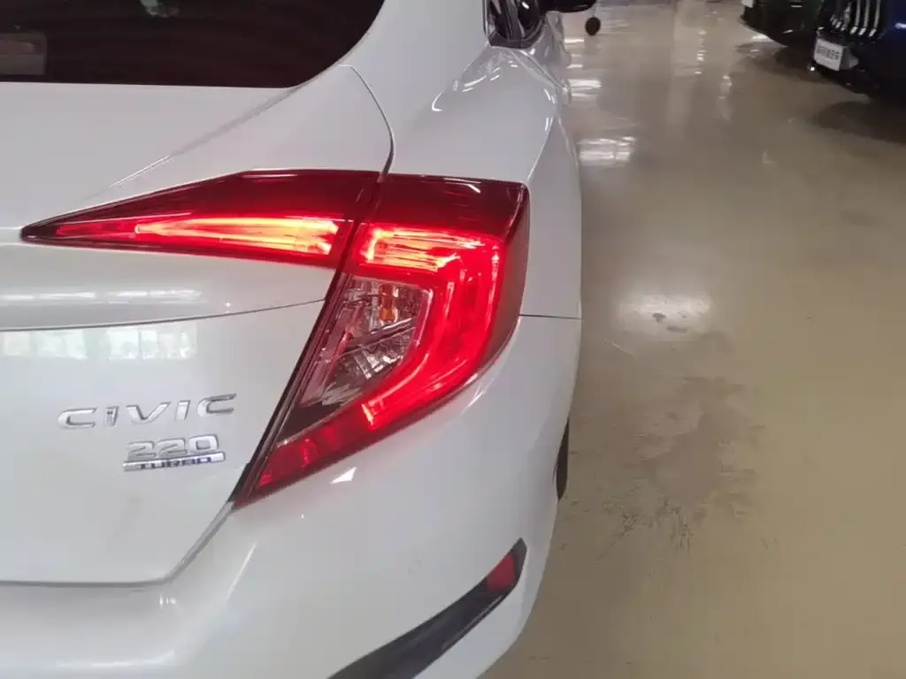 Honda Civic — фото 8