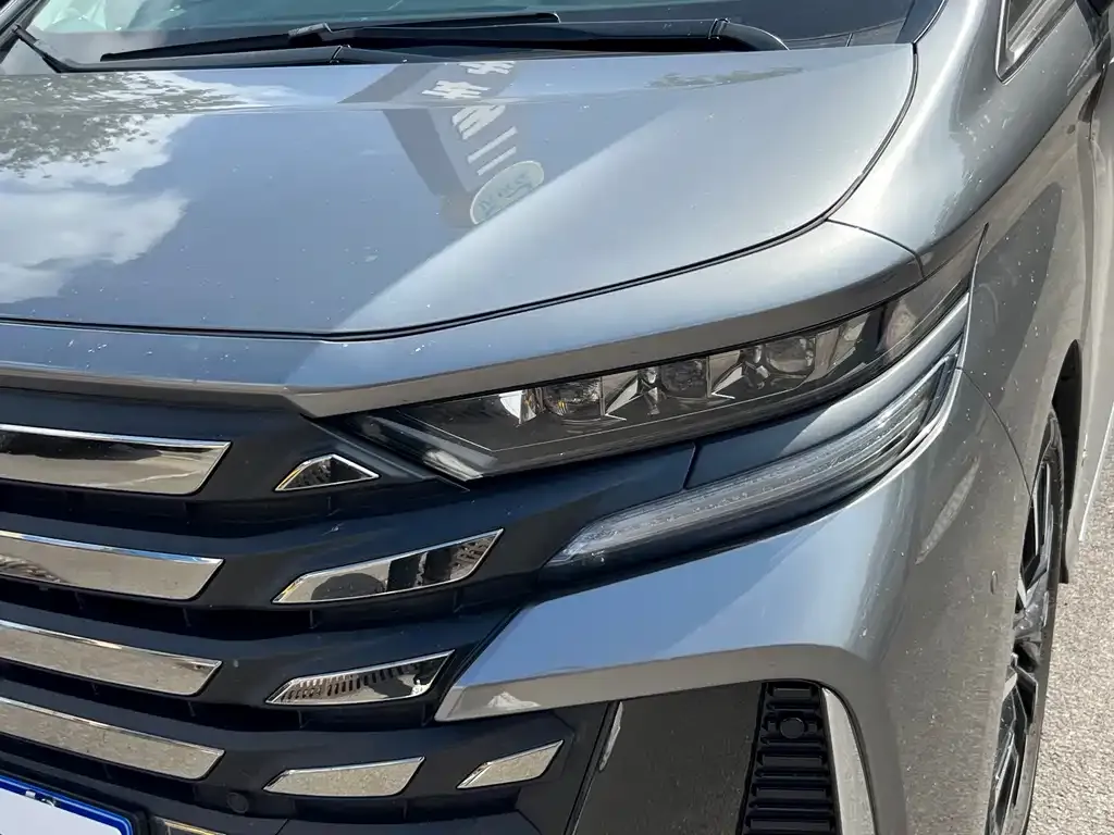 Toyota Vellfire — фото 10