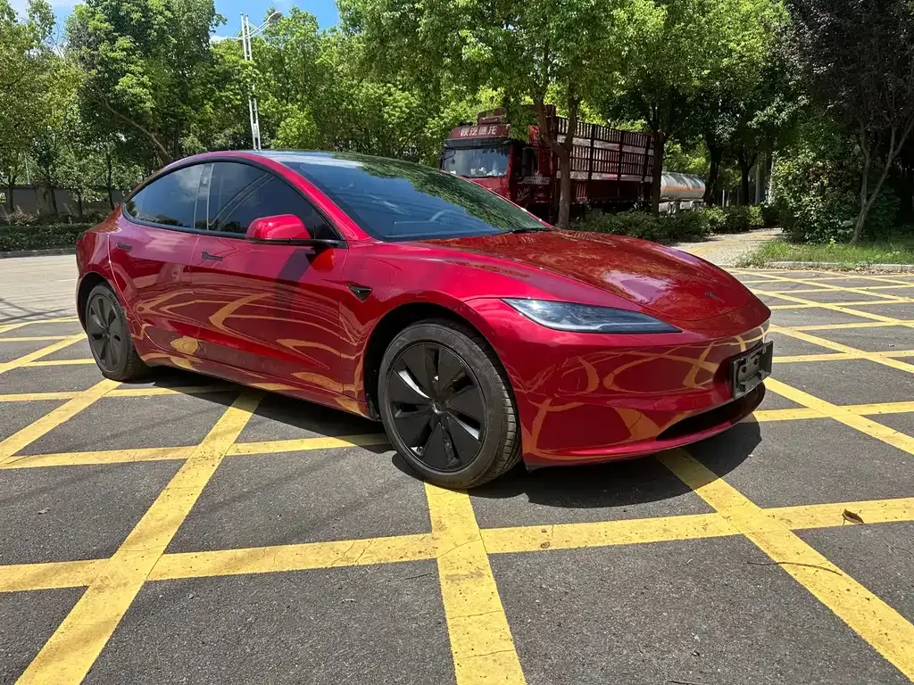 Tesla Model 3 — фото 4
