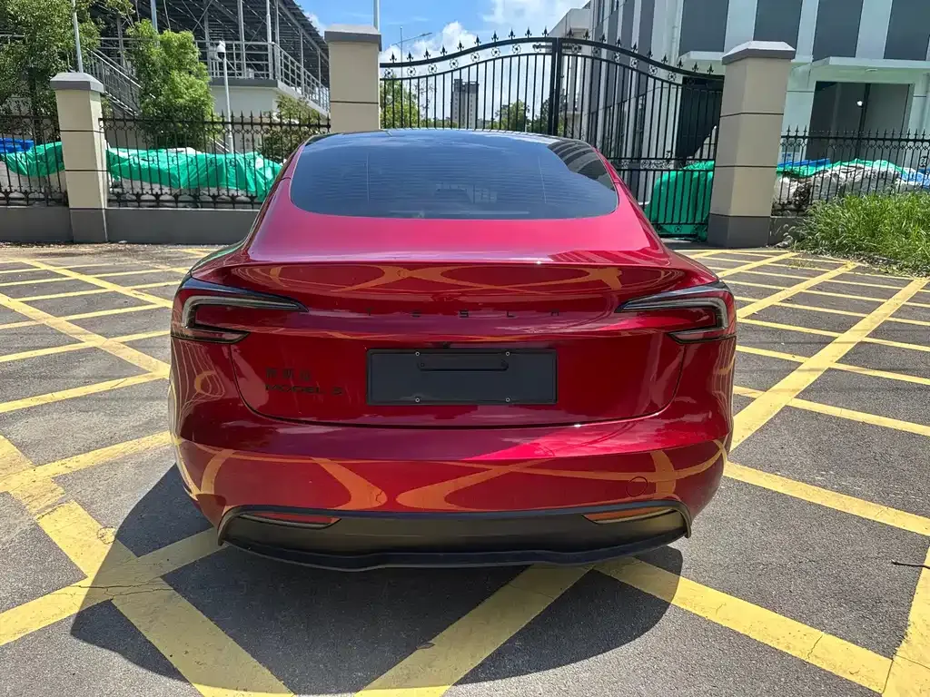 Tesla Model 3 — фото 9
