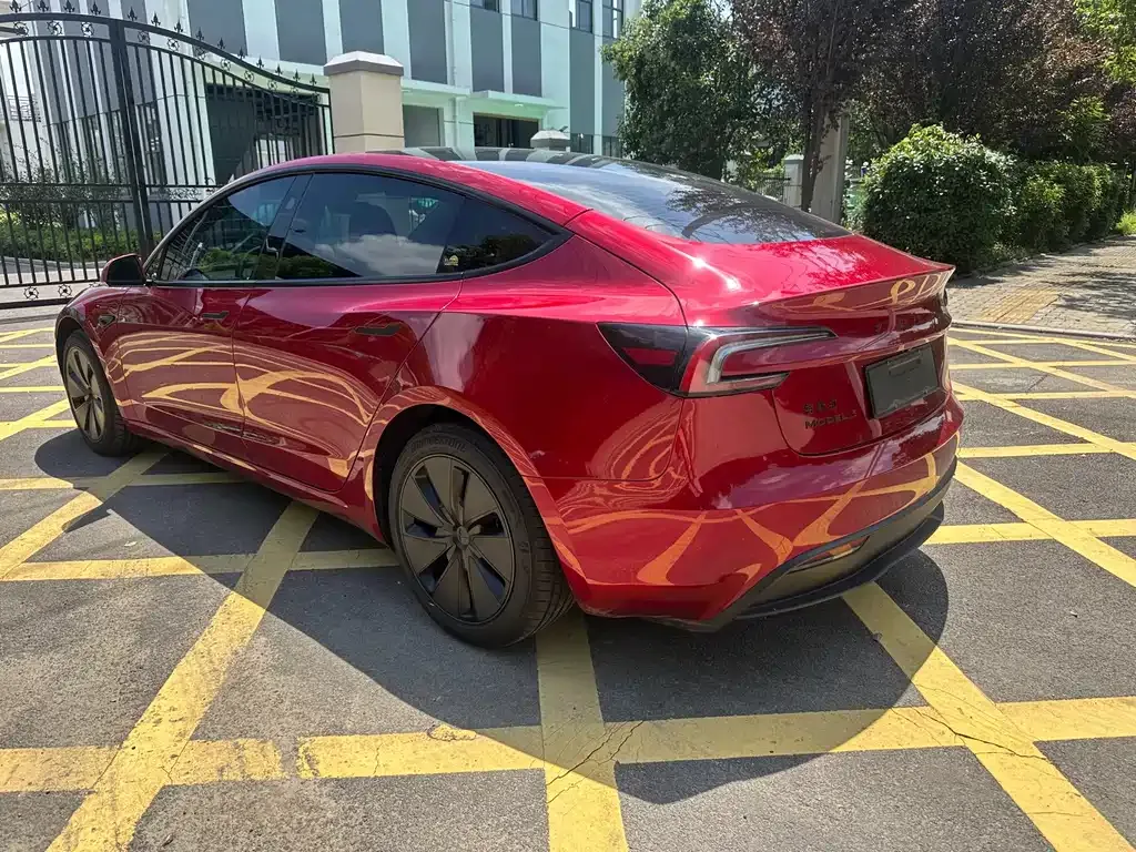 Tesla Model 3 — фото 5