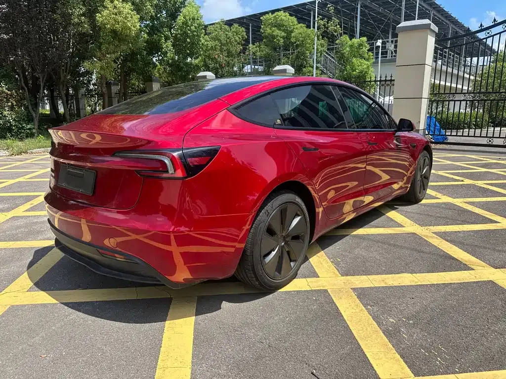 Tesla Model 3 — фото 8