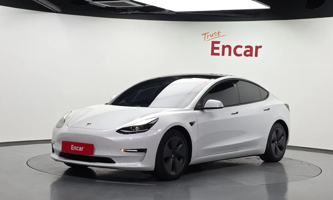 Tesla Model 3 — фото 1